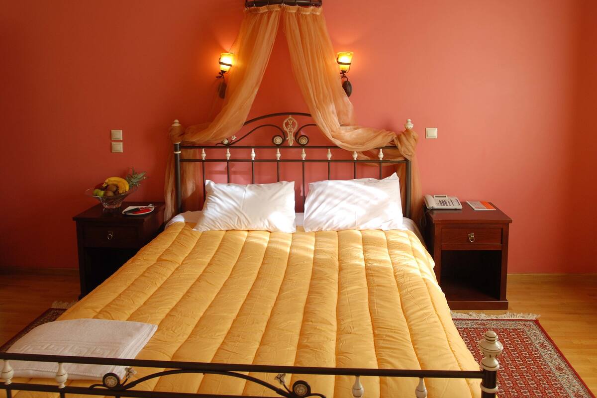 Family Room, 1 Bedroom | Premium bedding, minibar, in-room safe, free cribs/infant beds