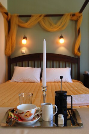 Suite, hidromasaje | Ropa de cama de alta calidad y minibar