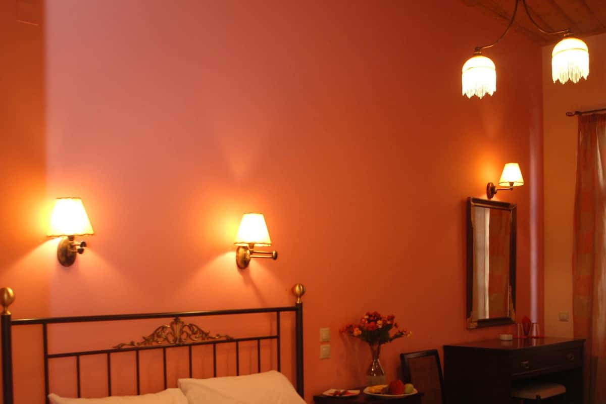 Economy Double Room | Premium bedding, minibar, in-room safe, free cribs/infant beds