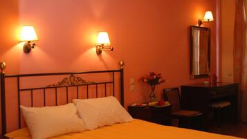 Economy Double Room | Premium bedding, minibar, in-room safe, free WiFi