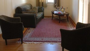 Lobby sitting area - Allotino Pension (Nafplio)