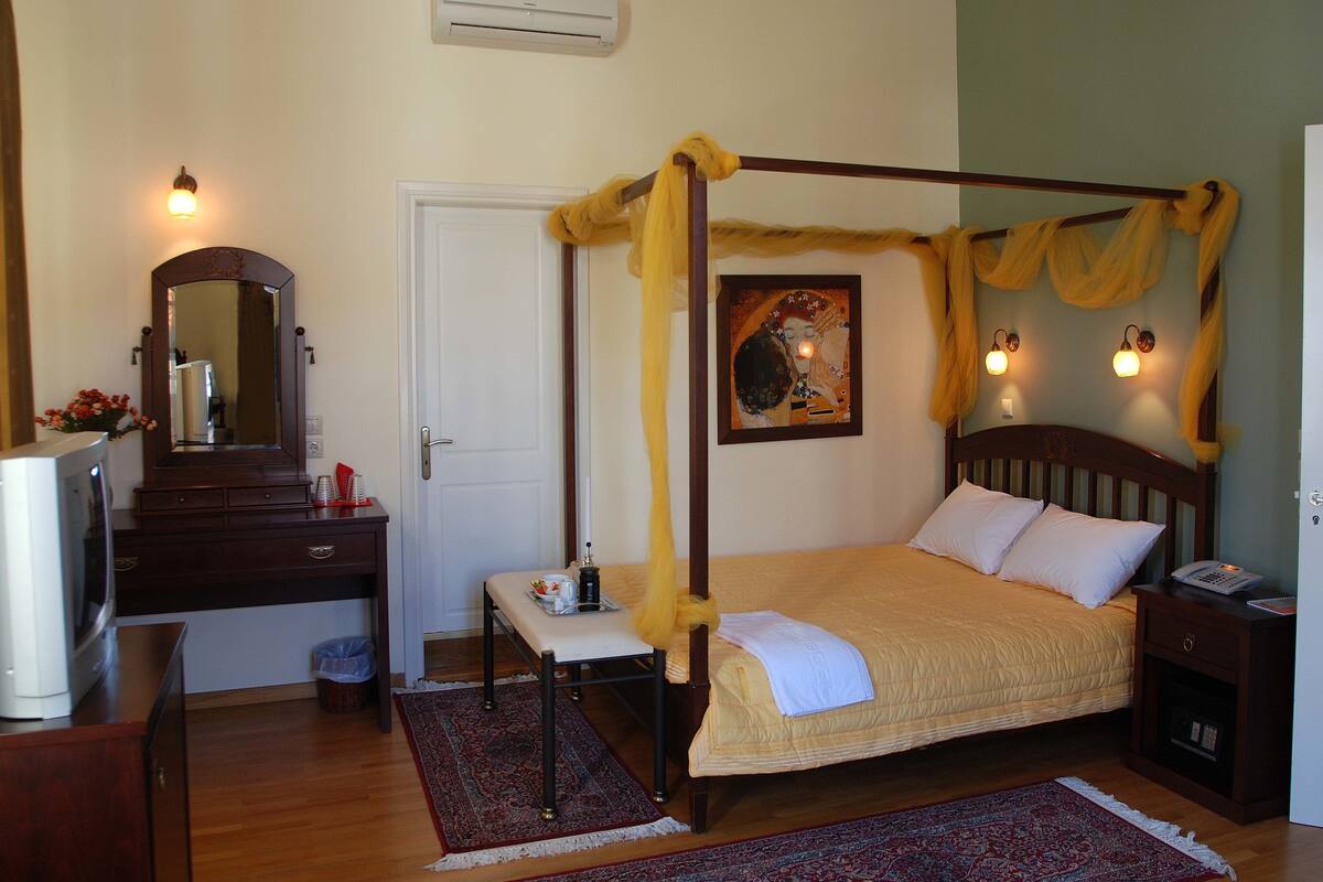 Suite, Jetted Tub