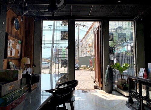 Shade House - Phuket Downtown