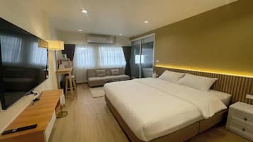 Premier-Zimmer, 1 King-Bett | Kostenloses WLAN, Bettwäsche