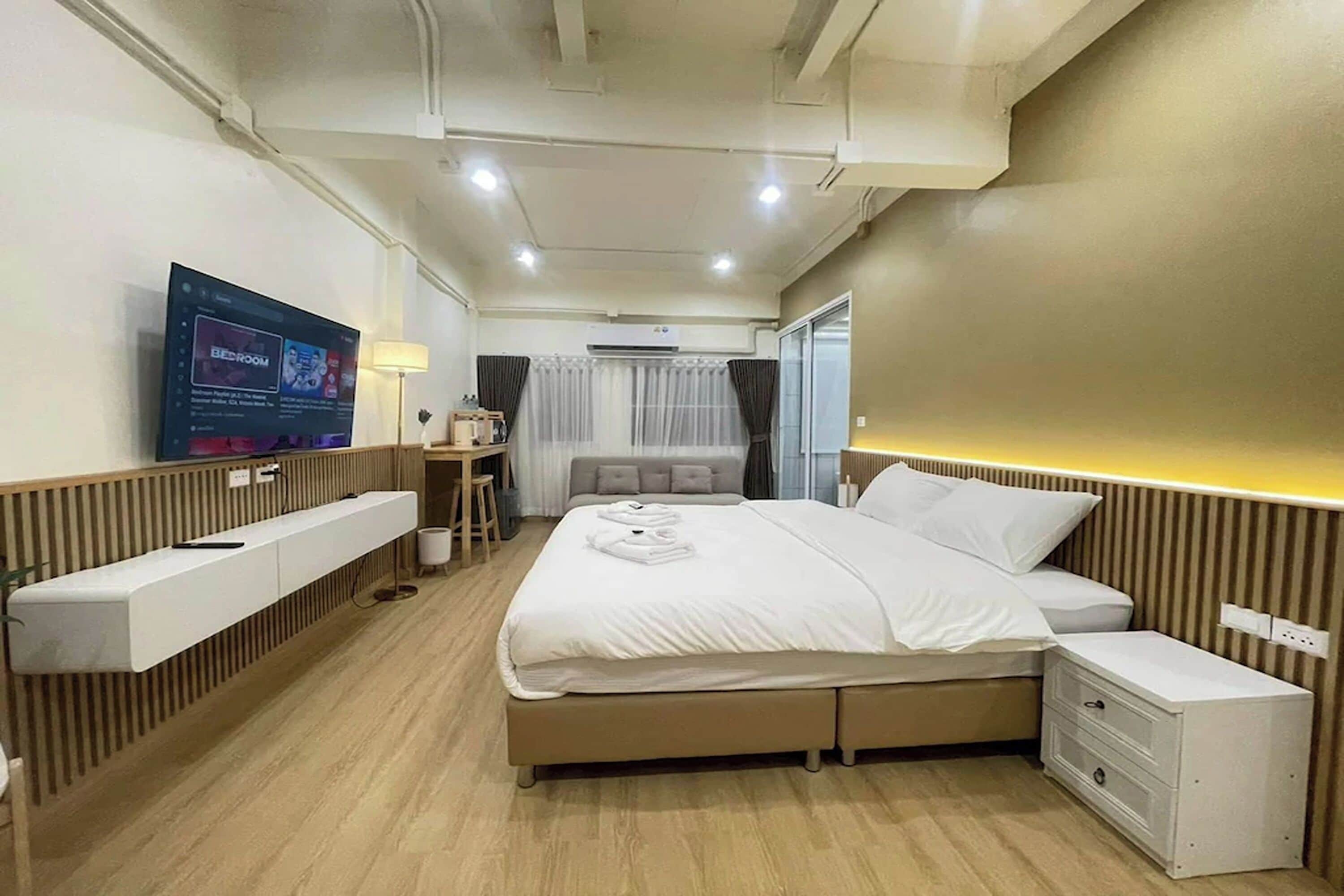 Iron/ironing board, free WiFi, bed sheets