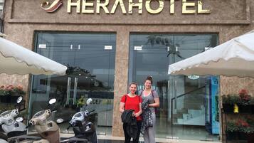 Vista frontal de la propiedad