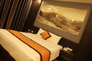 Double Room | Minibar, in-room safe, desk, iron/ironing board - Hera Halong Hotel (Ha Long)