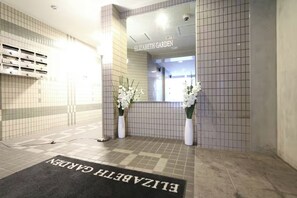 Interior entrance - Elizabeth Garden (Osaka)