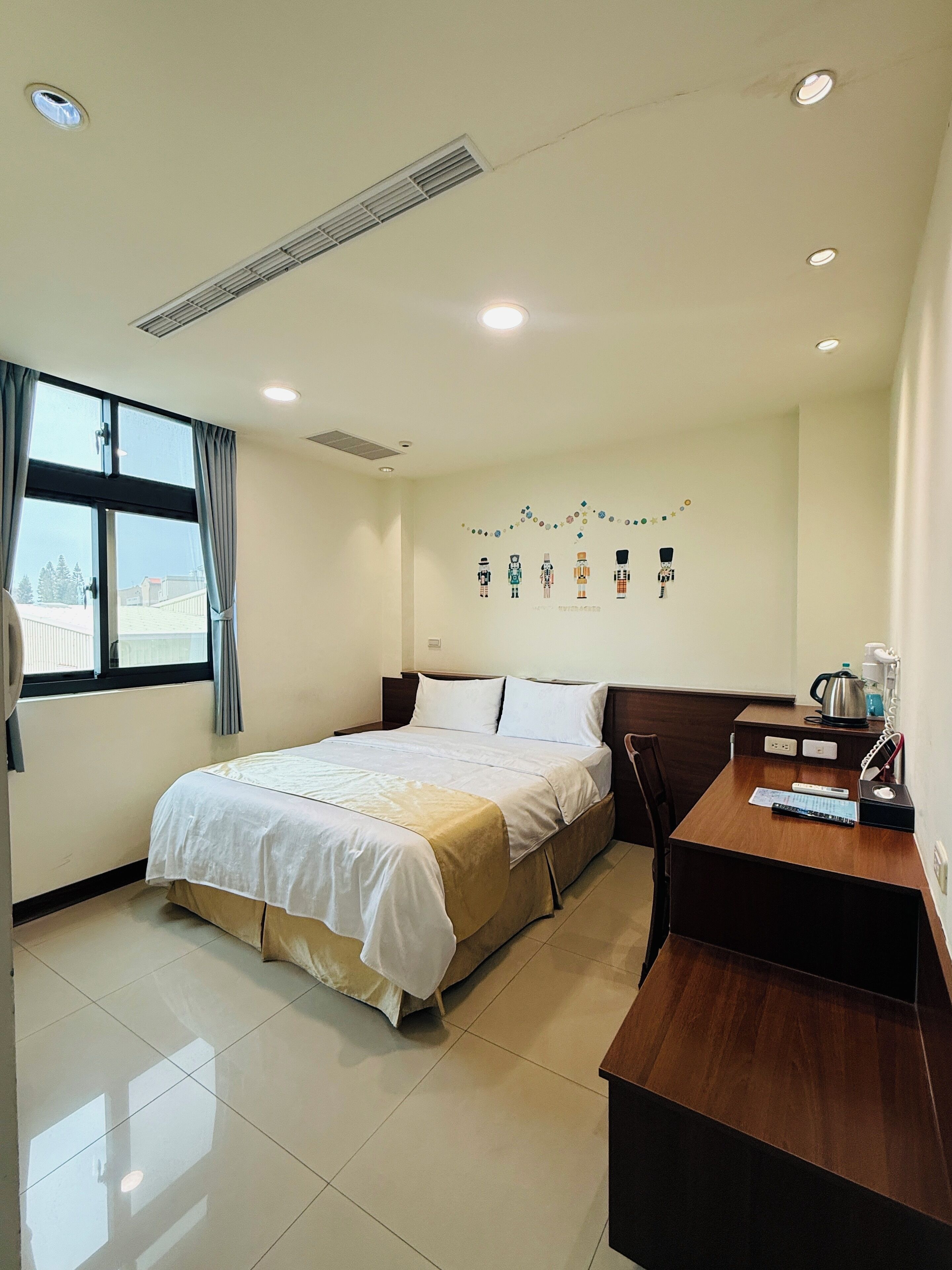 Standard Double Room | Desk, blackout drapes, free WiFi, bed sheets