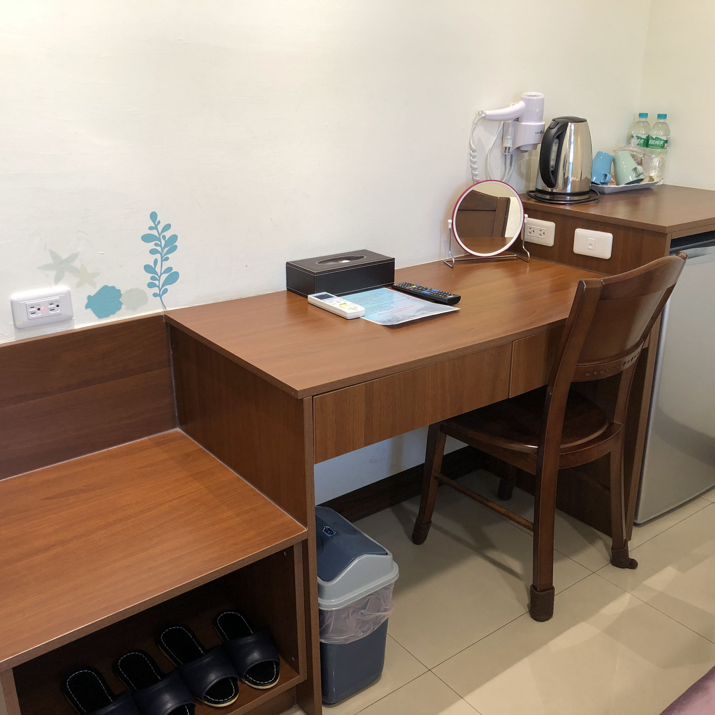تناول الطعام داخل الغرفة