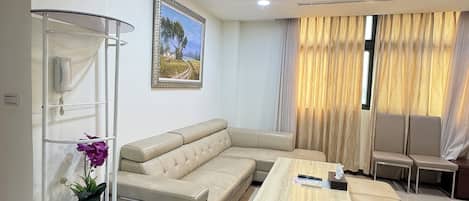 Business-Vierbettzimmer | Wohnzimmer