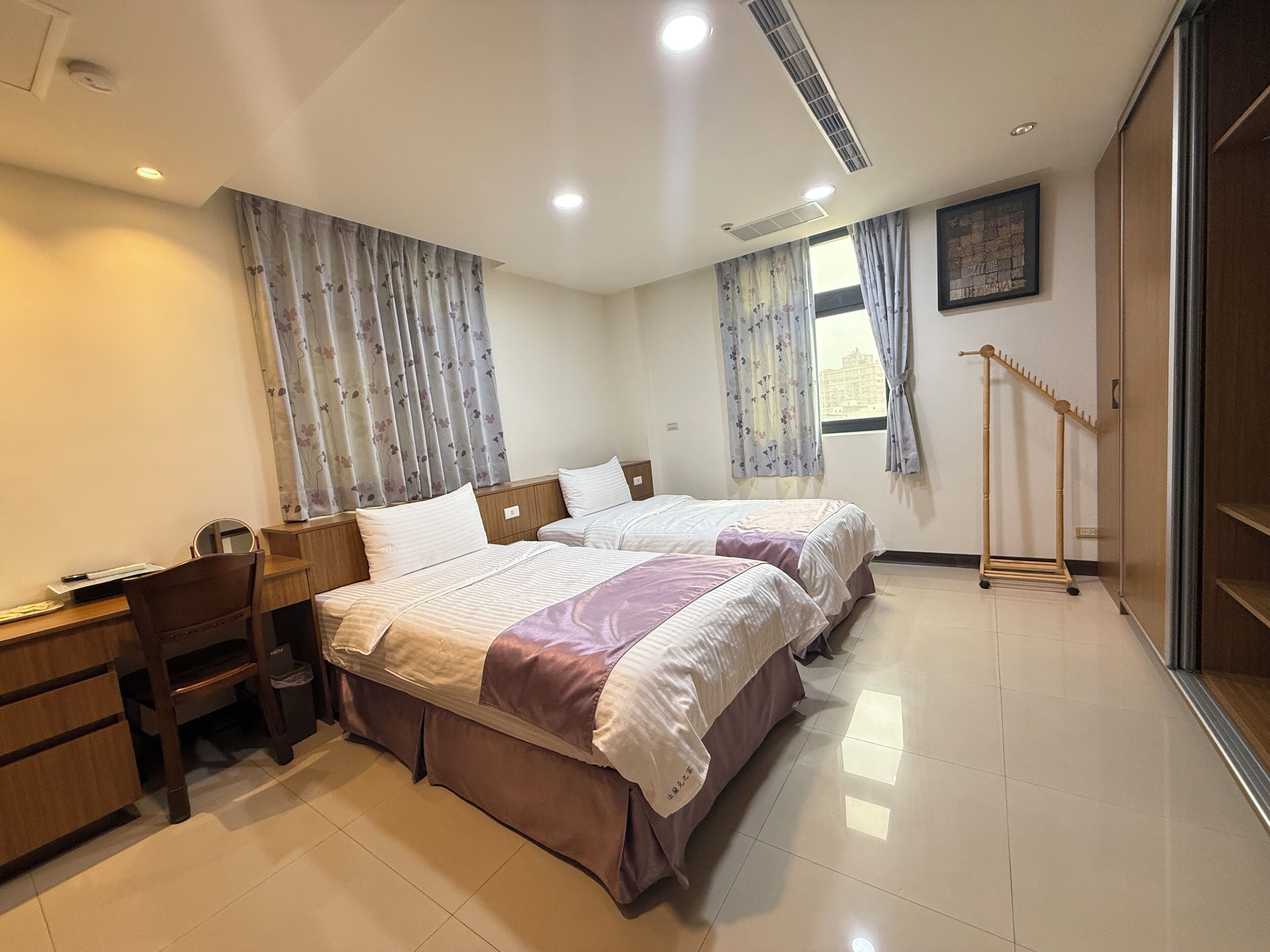 Business Quadruple Room | Desk, blackout drapes, free WiFi, bed sheets