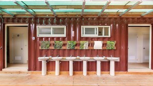 Double Room, 1 Double Bed, Shared Bathroom, Hill View | Bathroom amenities | Shower, free toiletries, towels - yu shan yuan (Zhuoxi)