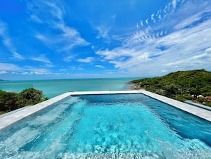 Infinity pool