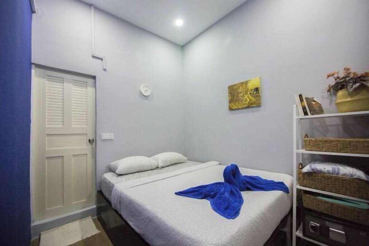 1 bedroom, in-room safe, individually decorated, desk