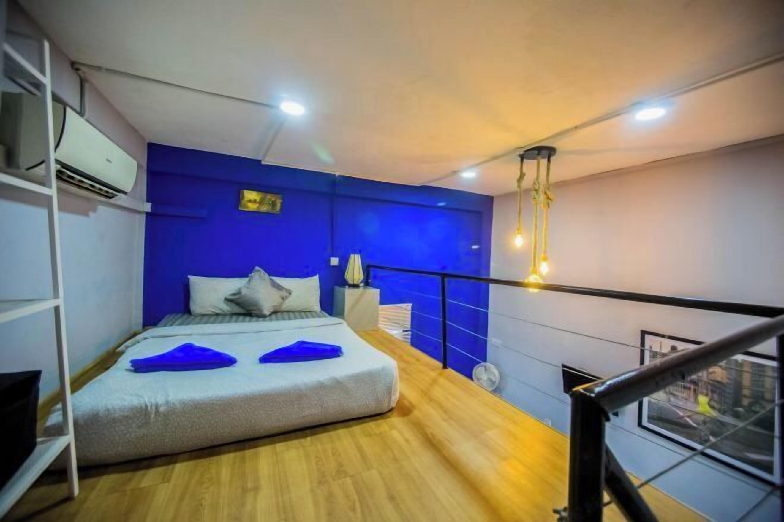 In-room safe, individually decorated, desk, soundproofing