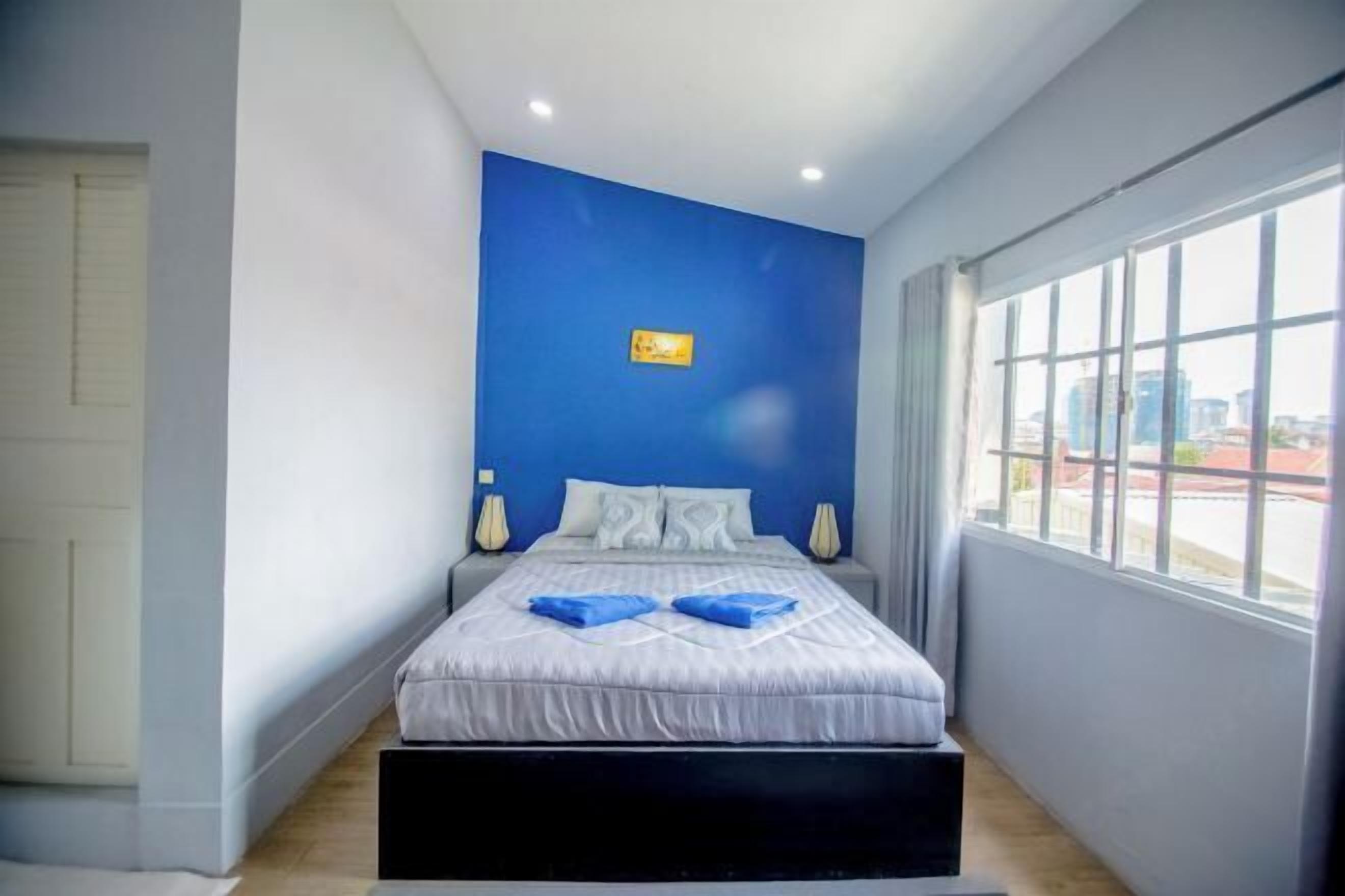 In-room safe, individually decorated, desk, soundproofing