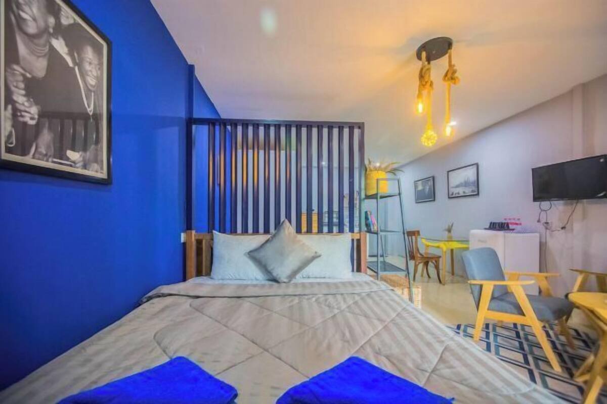 1 bedroom, in-room safe, individually decorated, desk