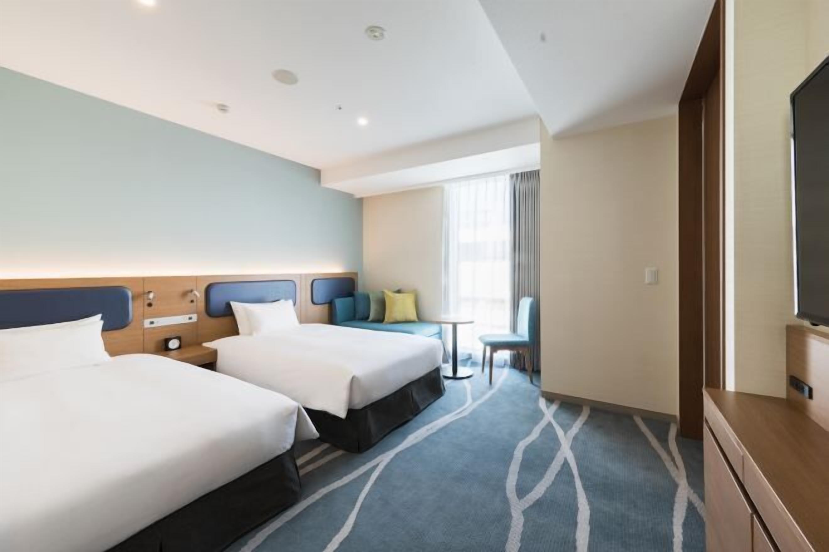 書桌、免費 Wi-Fi、床單