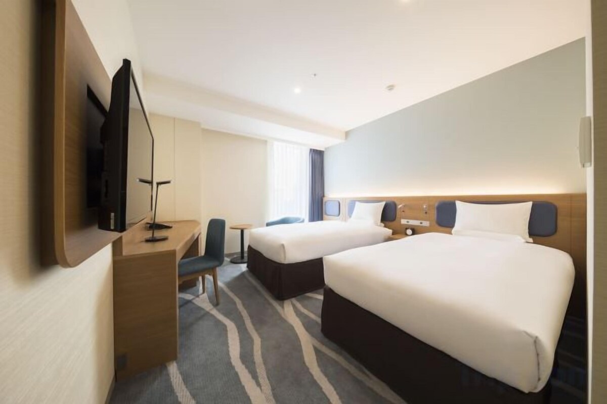 Desk, WiFi (free), bed sheets