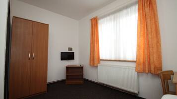 Basic-Einzelzimmer, 1 Einzelbett, Kochnische | 1 Schlafzimmer, Schreibtisch, VerdunkelungsvorhÀnge