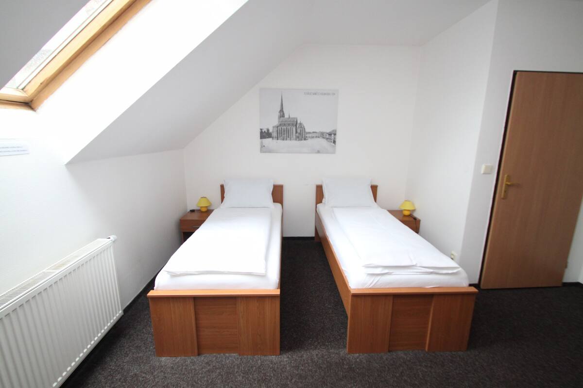 Basic Twin Room, Kitchen | 1 bedroom, desk, blackout drapes, cribs (free)