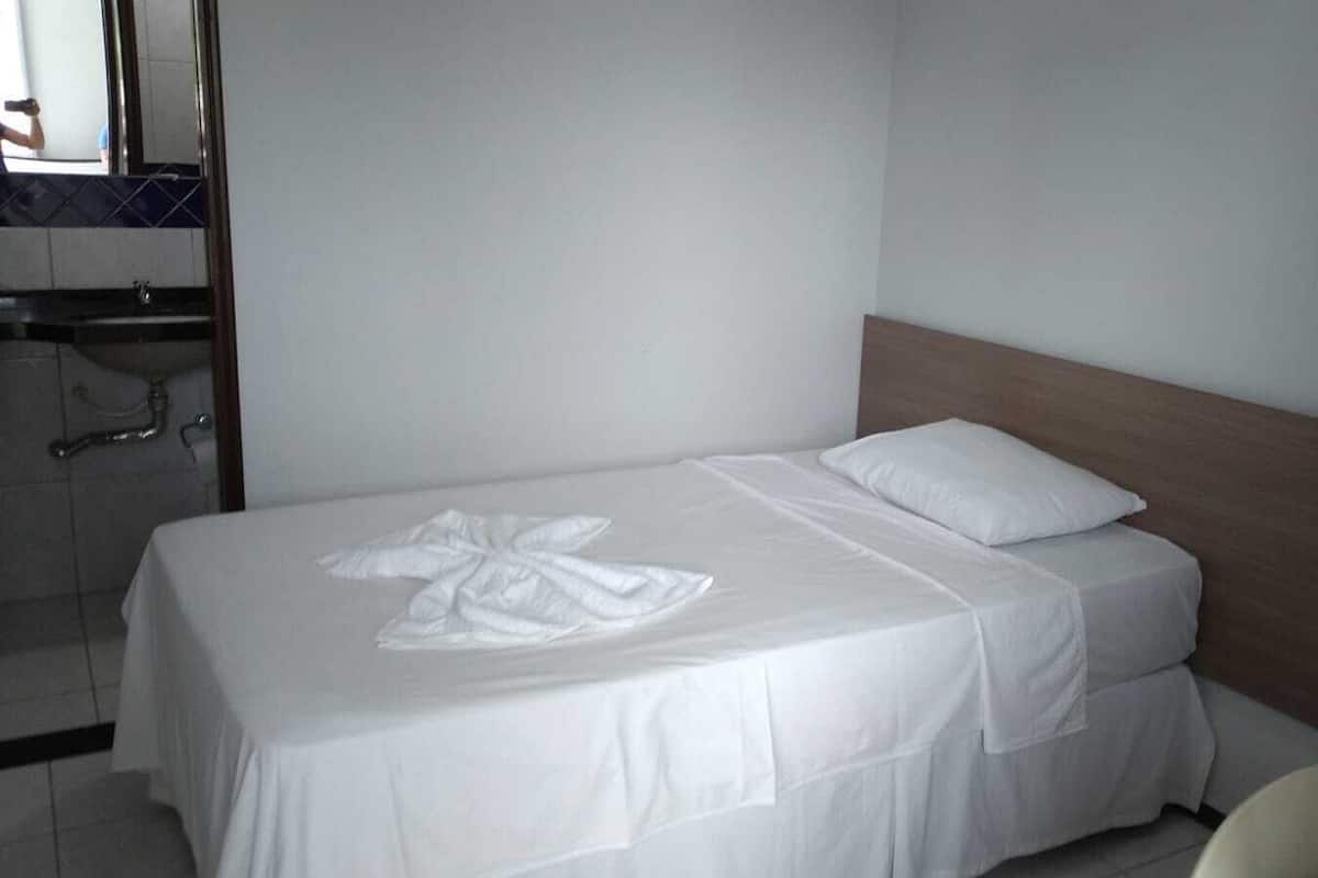 Basic Single Room | Minibar, desk, blackout drapes, free WiFi