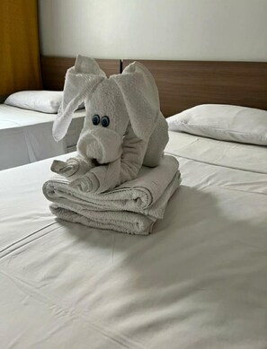 Basic Triple Room | Minibar, desk, blackout drapes, free WiFi - Pousada Lagoa Seca (Juazeiro do Norte)