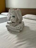 Quarto triplo básico | Frigobar, escrivaninha, cortinas blackout, Wi-Fi de cortesia