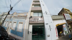 A hotel named "Hotel Padre Cícero" with a modern facade, large glass entrance, and a visible address number 220. - Hotel Padre Cícero (Juazeiro do Norte)