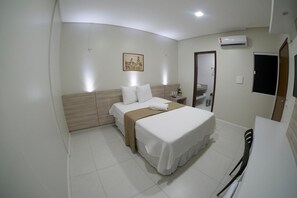 Minibar, desk, iron/ironing board, free WiFi - Hotel Padre Cícero (Juazeiro do Norte)