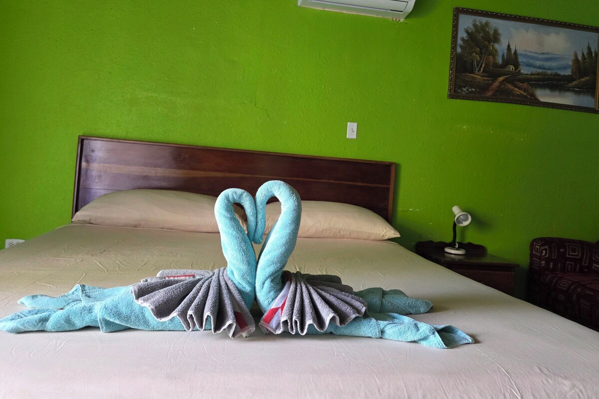 Standard King Bedroom Ocean View | In-room safe, desk, iron/ironing board (on request), WiFi (free)