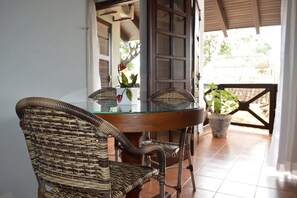 24–tuumainen LED-televisio, jossa satelliittikanavat