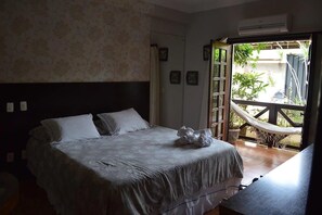 Egyptian cotton sheets, minibar, desk, laptop workspace