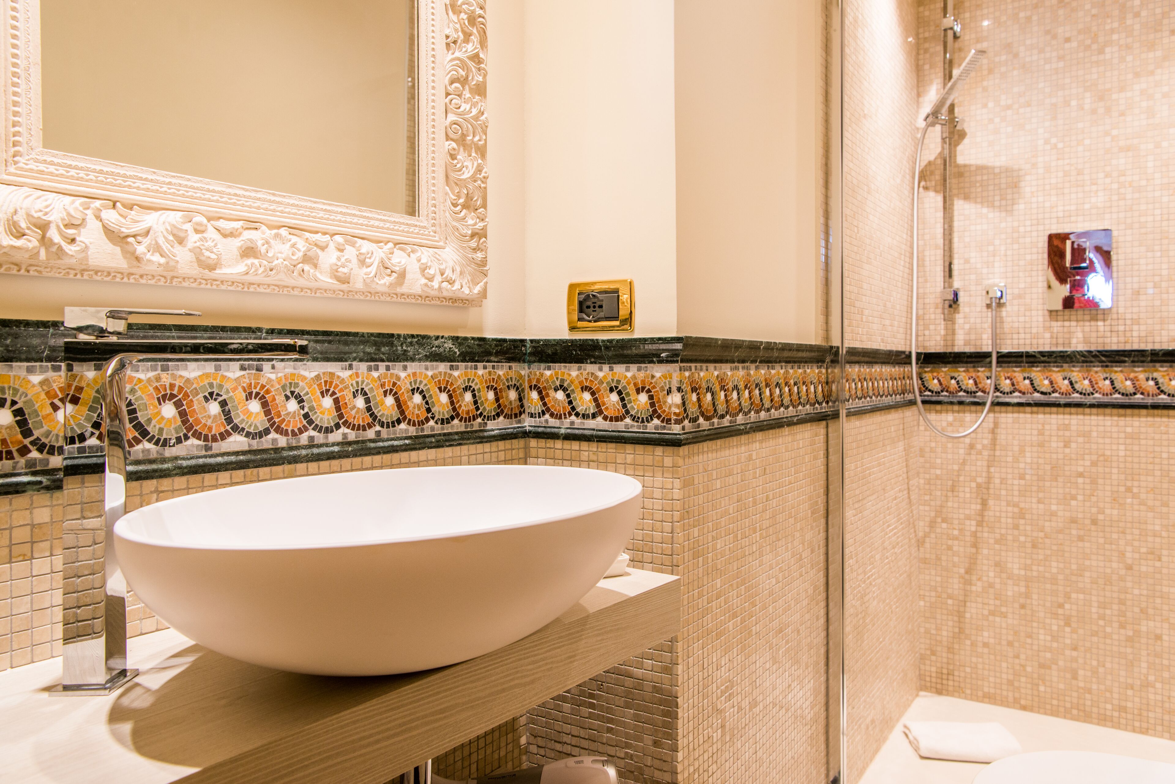 shower, rainfall showerhead, free toiletries, hair dryer