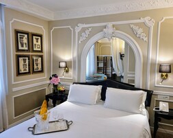 Doppia Deluxe (Incanto) | Biancheria da letto di alta qualità, copriletto in piuma, minibar