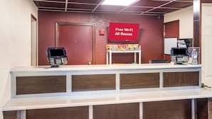 A reception desk with a sign indicating free Wi-Fi in all rooms. - Red Roof Inn Chicago - Alsip (Alsip)