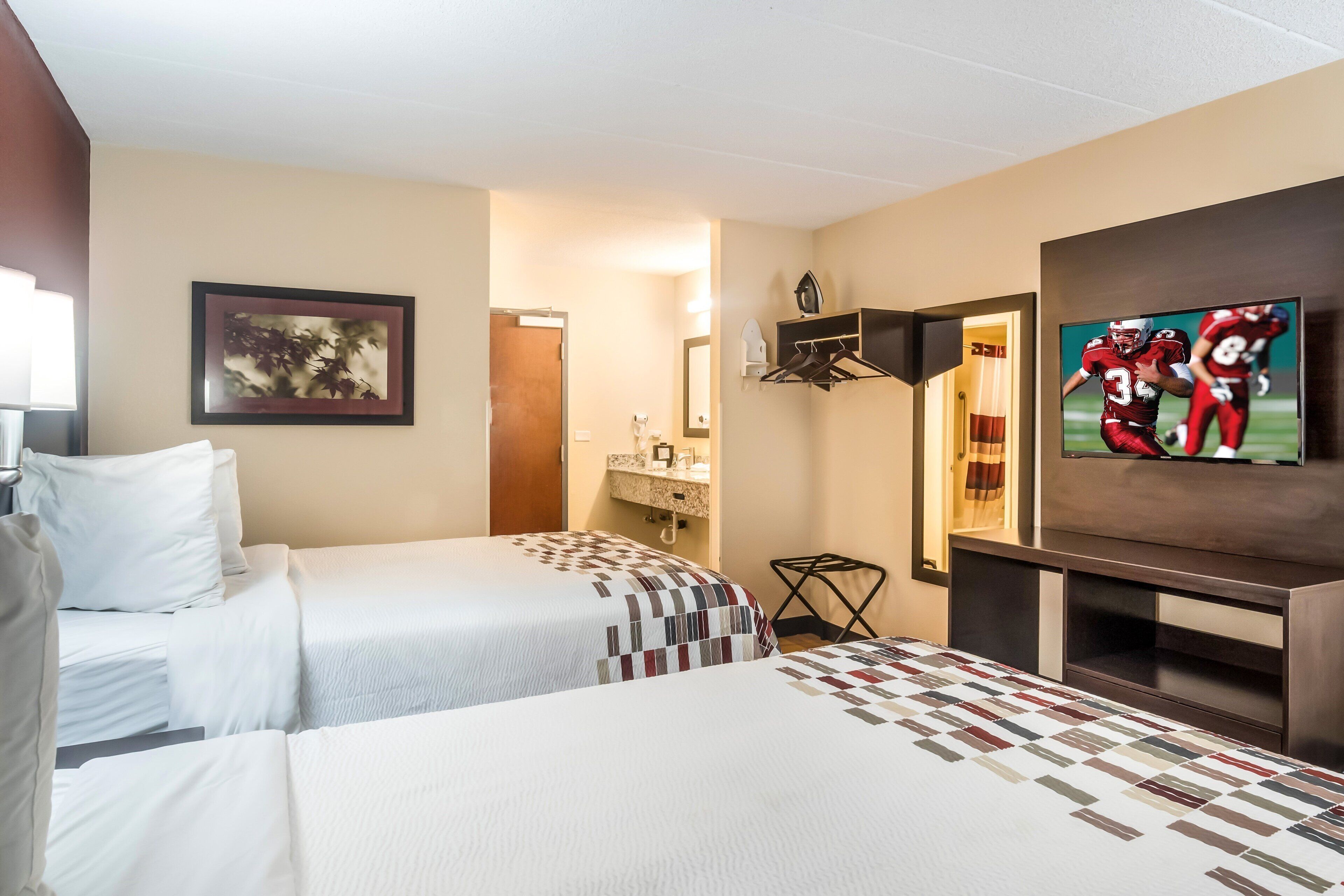 Desk, cribs (free), WiFi (free), bed sheets