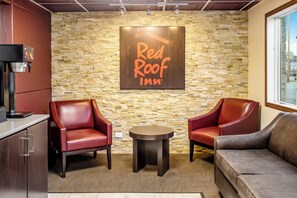 A Red Roof Inn interior with two leather armchairs, a small round table, and a sofa. - Red Roof Inn Chicago - Alsip (Alsip)
