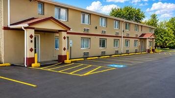 A multi-story hotel with a parking lot.