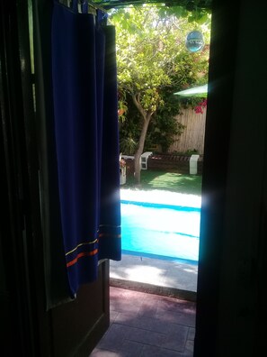 Habitació doble per a ús individual econòmica, accés a la piscina, al costat de la piscina | Vista des de l'habitació