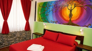 Quarto casal ou duplo básico, cozinha americana, no piso térreo | Individualmente mobiliados, Wi-Fi de cortesia, roupa de cama