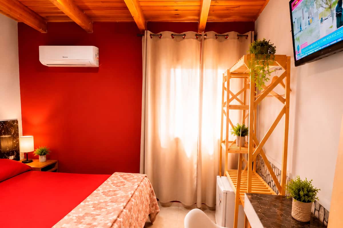 Basic dubbelrum - privat badrum | Gratis wi-fi, unika möbler och sängkläder