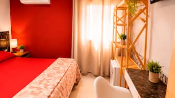 Basic-Doppelzimmer, eigenes Bad | Individuell eingerichtet, kostenloses WLAN, Bettwäsche