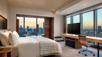 1 bedroom, premium bedding, free minibar items, in-room safe