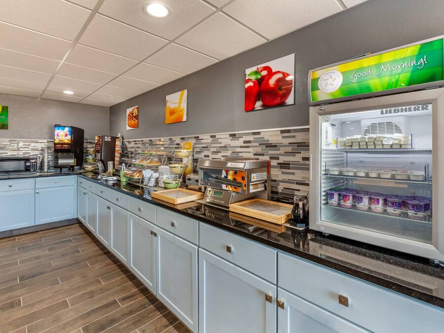 Café da manhã completo grátis todos os dias