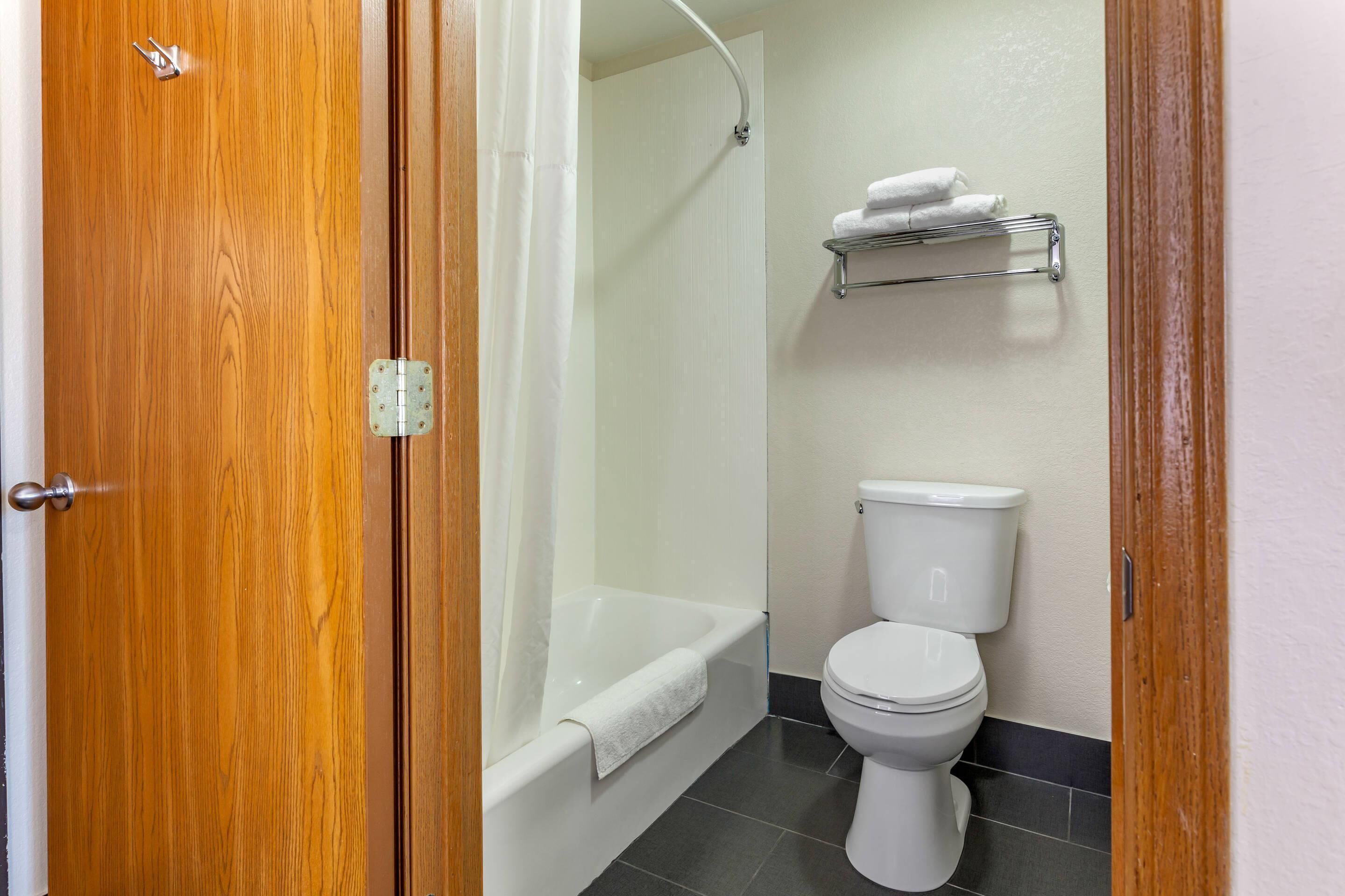 standard room, 1 king bed, non smoking | premium bedding, desk, laptop workspace, blackout curtains