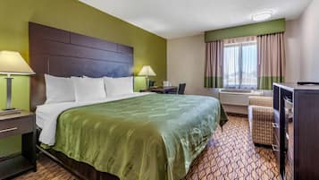 Standaard kamer, 1 kingsize bed met slaapbank, niet-roken | Luxe beddengoed, een bureau, een laptopwerkplek