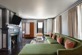 Hypo-allergenic bedding, pillowtop beds, in-room safe, blackout drapes at Holston House Nashville, in The Unbound Collection by Hyatt