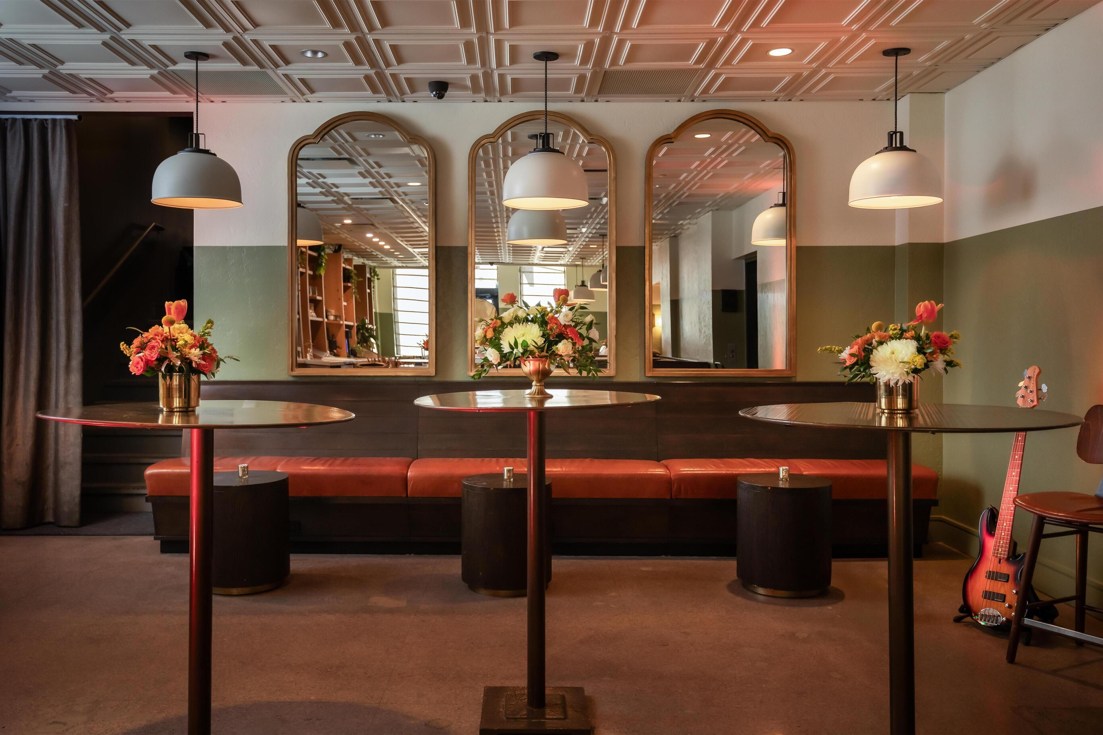 供應早午餐；本地菜